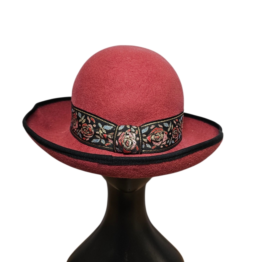 Vintage Betmar Street Smart 100% Wool Women's solid Burgandy Hat